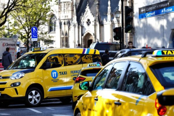 découvrez comment trouver facilement les taxis les mieux notés à clermont-ferrand pour un trajet sûr et confortable.